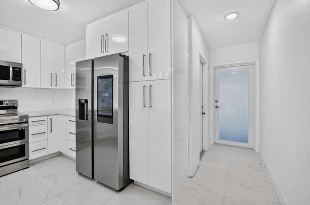 9095 Flynn Circle 6, Boca Raton, FL 33496