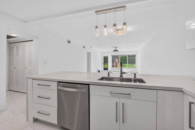 9095 Flynn Circle 6, Boca Raton, FL 33496