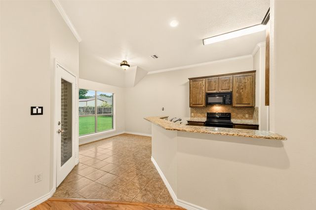 2105 Ridgewood Drive, Bridgeport, TX 76426