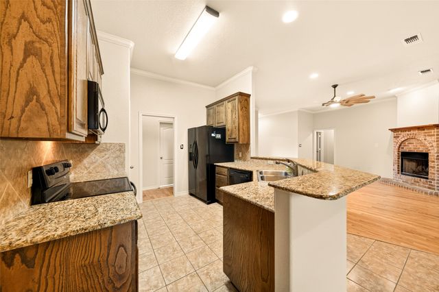 2105 Ridgewood Drive, Bridgeport, TX 76426