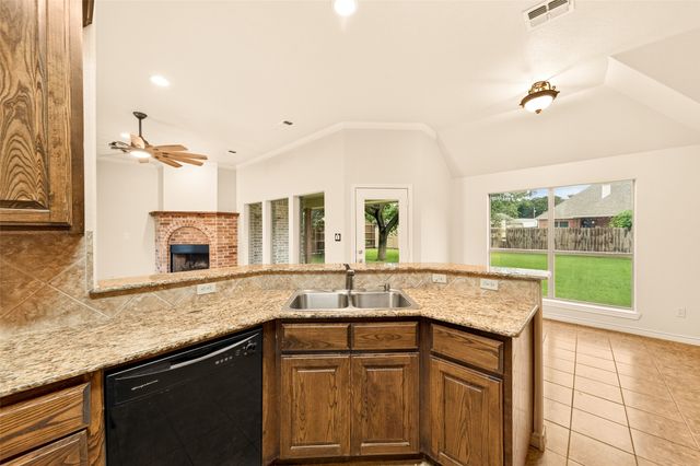 2105 Ridgewood Drive, Bridgeport, TX 76426