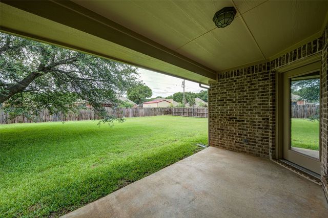 2105 Ridgewood Drive, Bridgeport, TX 76426