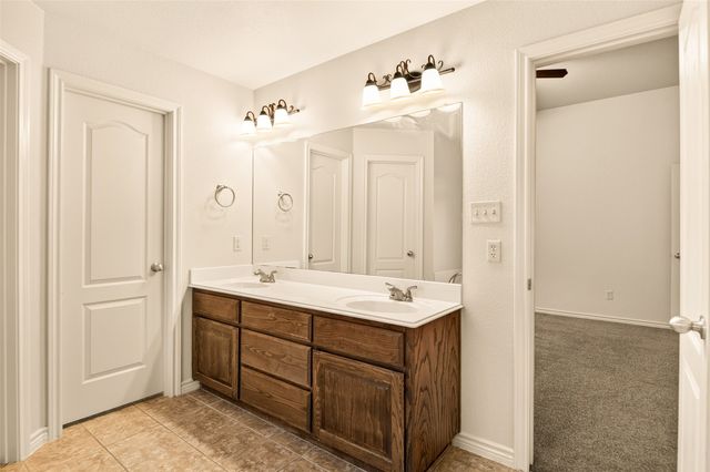 2105 Ridgewood Drive, Bridgeport, TX 76426