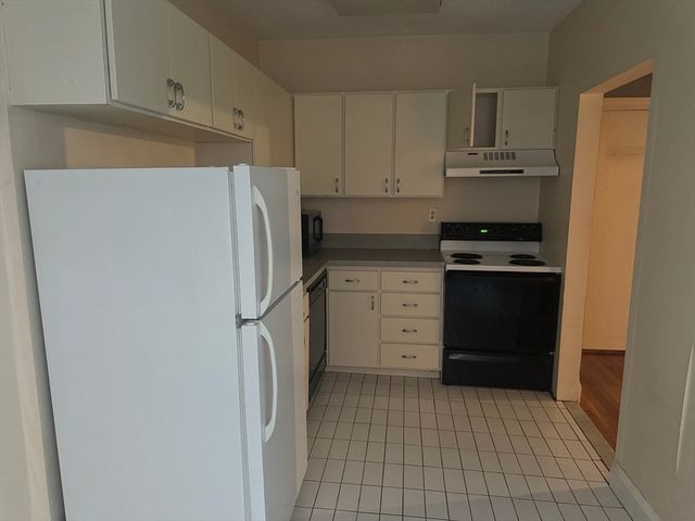 114 Strathmore Rd 203, Boston, MA 02135
