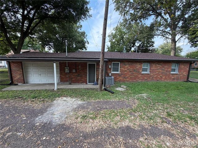 1814 N Charles Street, Belleville, IL 62221