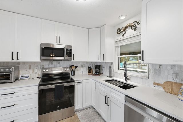 9910 PENINSULAR DRIVE, Gibsonton, FL 33534