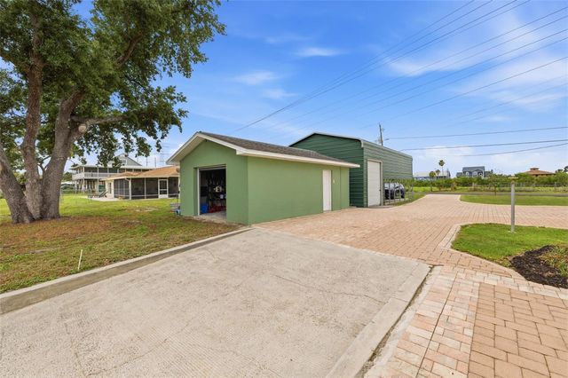 9910 PENINSULAR DRIVE, Gibsonton, FL 33534