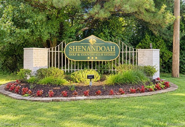 5649 Tequesta Drive Drive, West Bloomfield, MI 48323