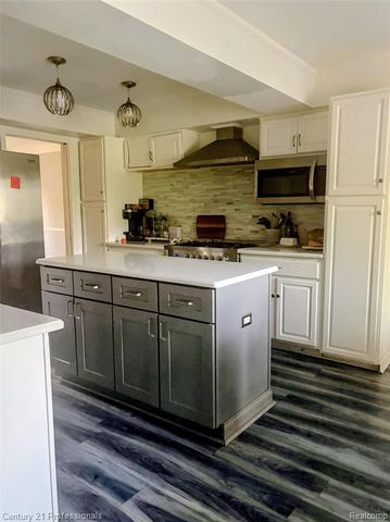 5649 Tequesta Drive Drive, West Bloomfield, MI 48323