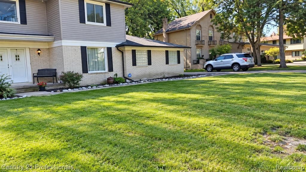 5649 Tequesta Drive Drive, West Bloomfield, MI 48323