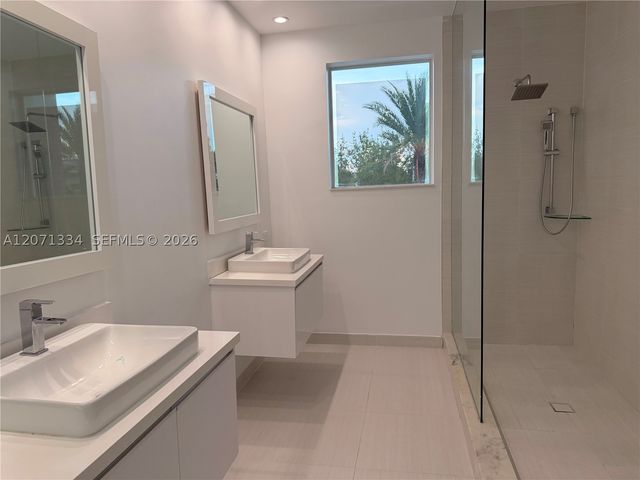 10330 NW 66 ST 10330, Doral, FL 33178