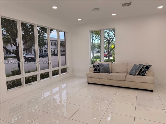 10330 NW 66 ST 10330, Doral, FL 33178