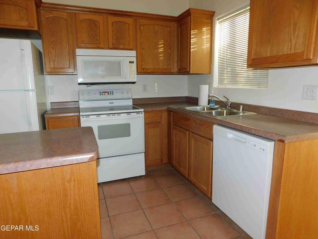 3313 TIERRA ESPADA Drive, El Paso, TX 79938