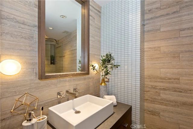 7250 Franklin Avenue 506, Los Angeles, CA 90046