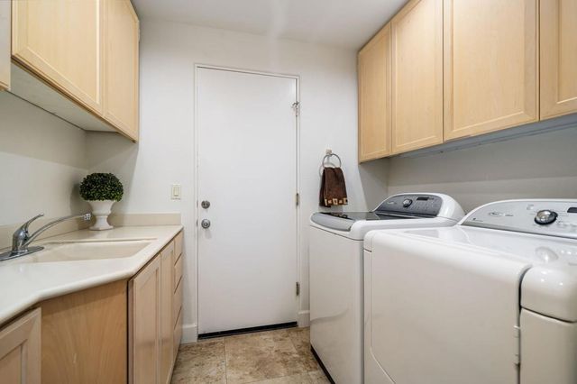 416 Desert Holly Drive, Palm Desert, CA 92211