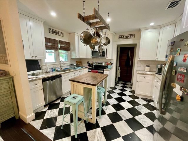 2703 10TH AVENUE W, Bradenton, FL 34205