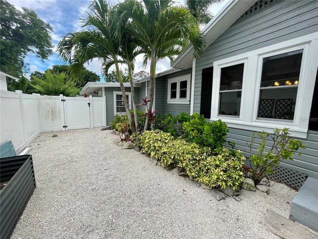 2703 10TH AVENUE W, Bradenton, FL 34205