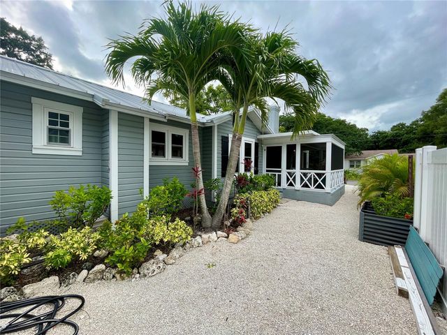 2703 10TH AVENUE W, Bradenton, FL 34205