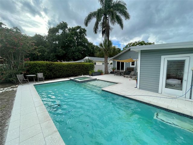 2703 10TH AVENUE W, Bradenton, FL 34205