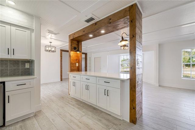 208 SE 43rd TER, Cape Coral, FL 33904