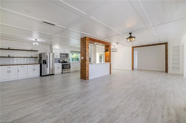 208 SE 43rd TER, Cape Coral, FL 33904