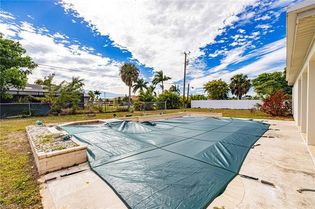 208 SE 43rd TER, Cape Coral, FL 33904