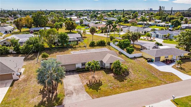208 SE 43rd TER, Cape Coral, FL 33904