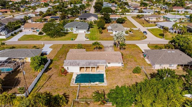 208 SE 43rd TER, Cape Coral, FL 33904