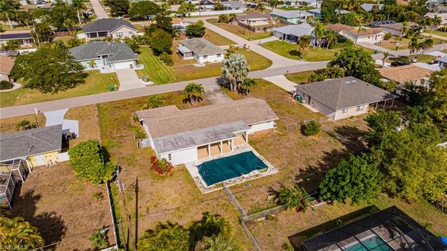 208 SE 43rd TER, Cape Coral, FL 33904