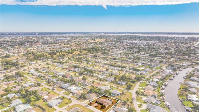 208 SE 43rd TER, Cape Coral, FL 33904