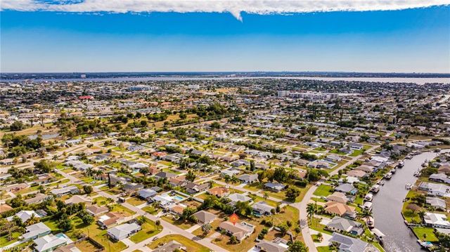 208 SE 43rd TER, Cape Coral, FL 33904