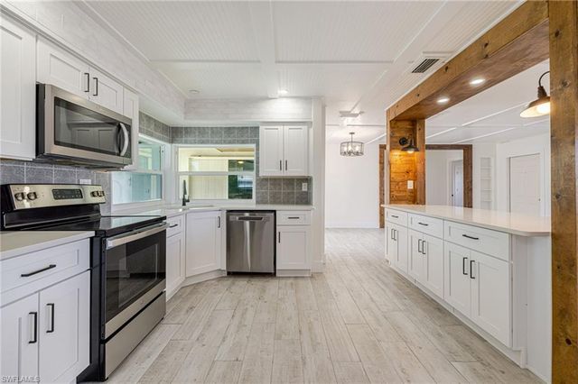 208 SE 43rd TER, Cape Coral, FL 33904