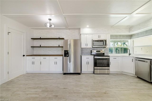 208 SE 43rd TER, Cape Coral, FL 33904