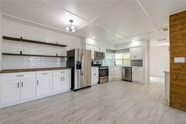 208 SE 43rd TER, Cape Coral, FL 33904