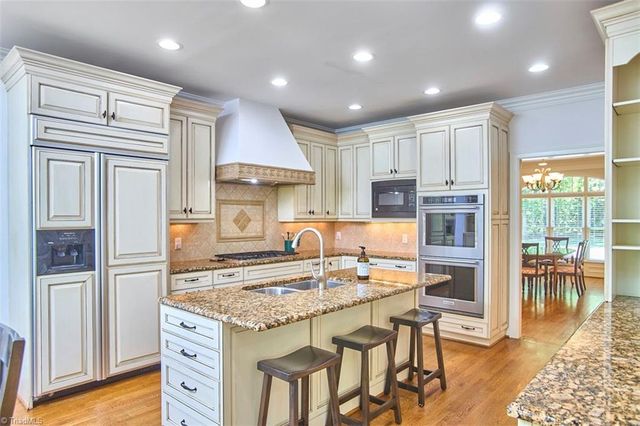 160 Wellsprings Court, Pfafftown, NC 27040