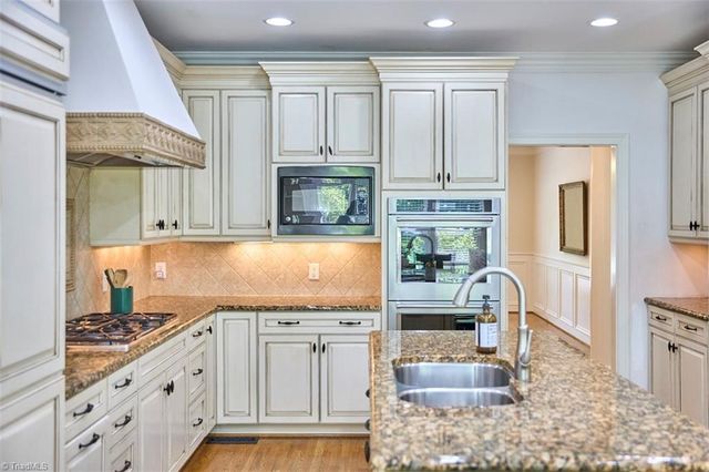 160 Wellsprings Court, Pfafftown, NC 27040