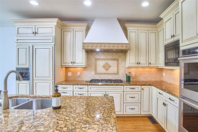 160 Wellsprings Court, Pfafftown, NC 27040