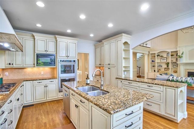 160 Wellsprings Court, Pfafftown, NC 27040