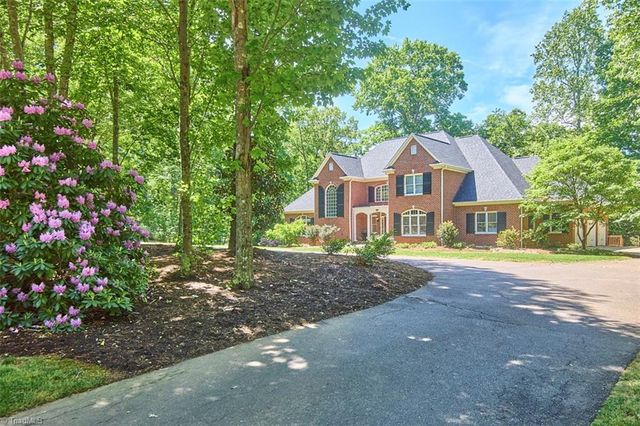 160 Wellsprings Court, Pfafftown, NC 27040