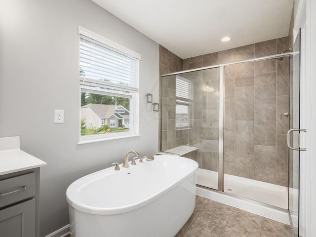 8836 Glacier Pointe Drive, Plain City, OH 43064