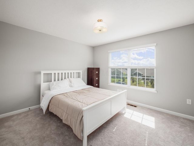 8836 Glacier Pointe Drive, Plain City, OH 43064