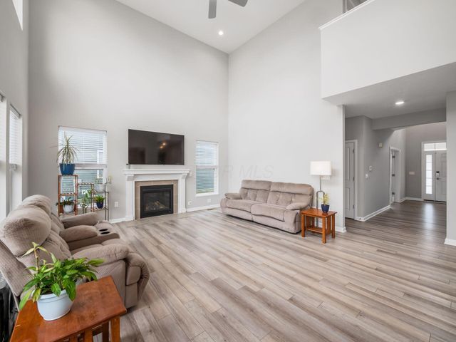 8836 Glacier Pointe Drive, Plain City, OH 43064
