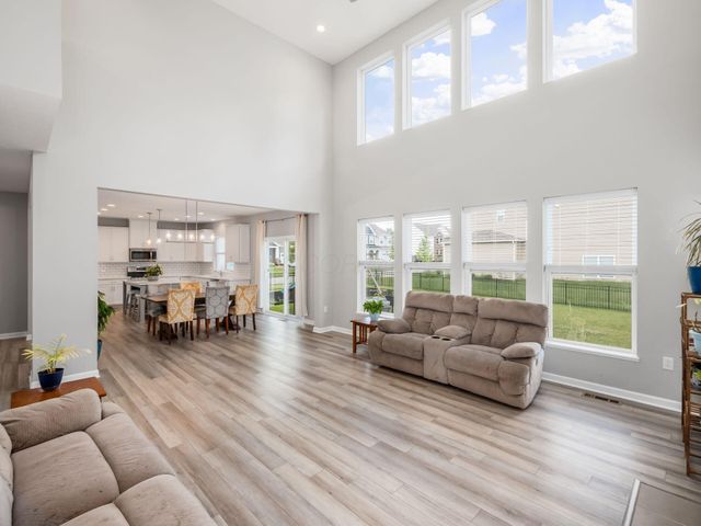 8836 Glacier Pointe Drive, Plain City, OH 43064
