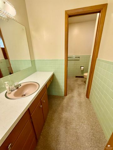 1609 N Campbell Street, Abilene, KS 67410