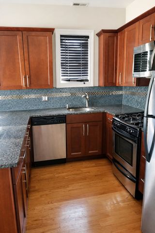 228 N SACRAMENTO Boulevard 2, Chicago, IL 60612