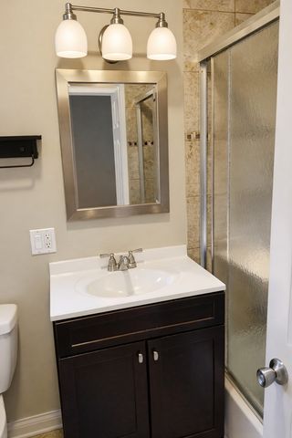 228 N SACRAMENTO Boulevard 2, Chicago, IL 60612