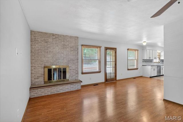 39 Grand Circle Drive, Maryland Heights, MO 63043