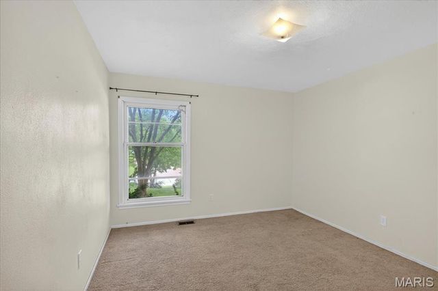 39 Grand Circle Drive, Maryland Heights, MO 63043