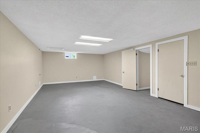 39 Grand Circle Drive, Maryland Heights, MO 63043