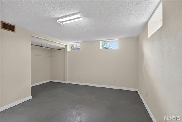 39 Grand Circle Drive, Maryland Heights, MO 63043